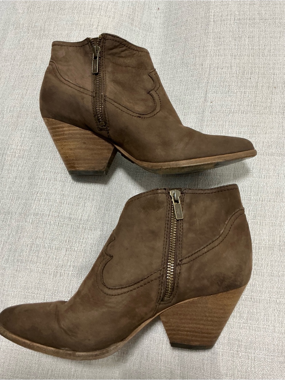 FRYE Sache Western Suede Ankle Boots Brown Leather Cuban Heel Zip Booties 7M